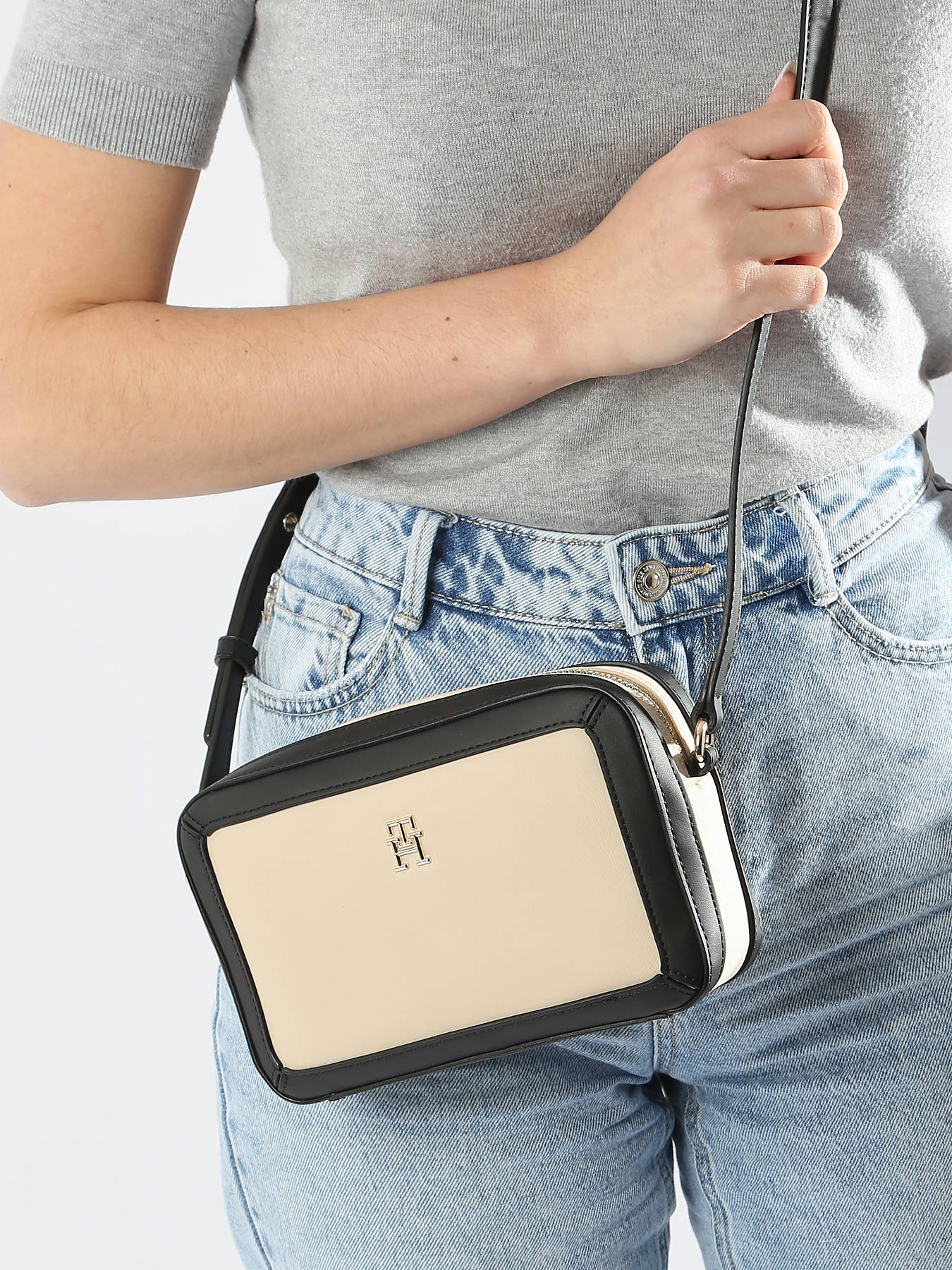 Sacs bandouli re Tommy Hilfiger Essentiel AW0AW15701 sur edisac.be