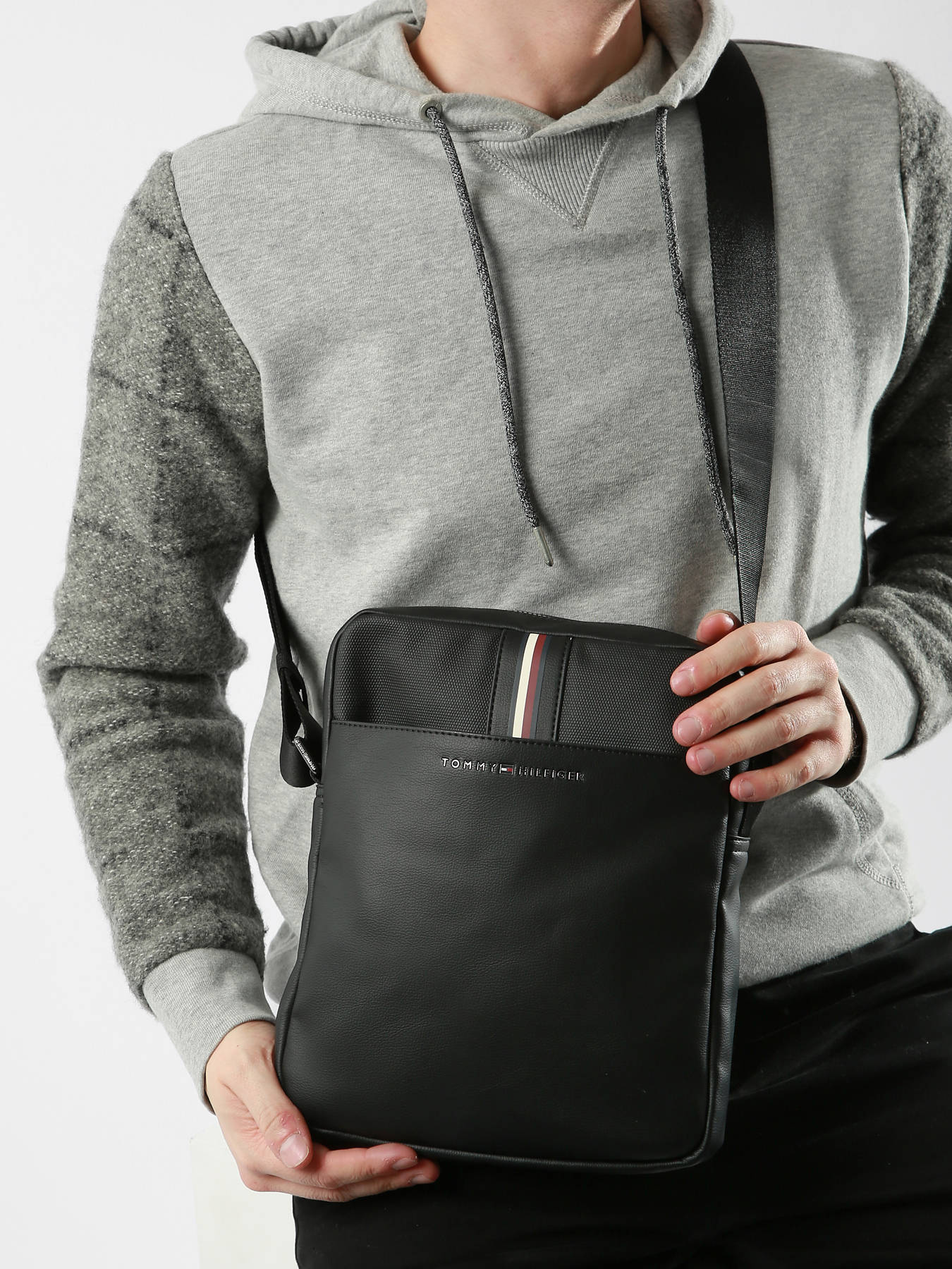 Tommy schoudertas online