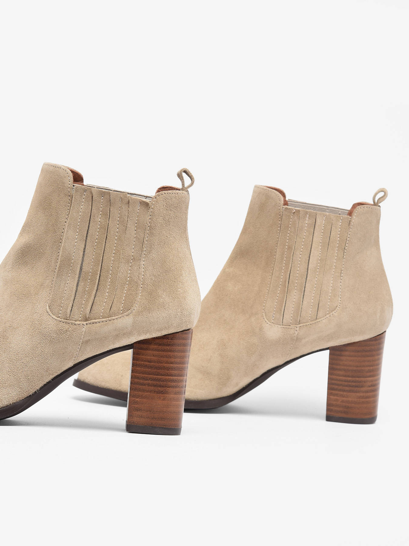 beige enkellaarsjes hak