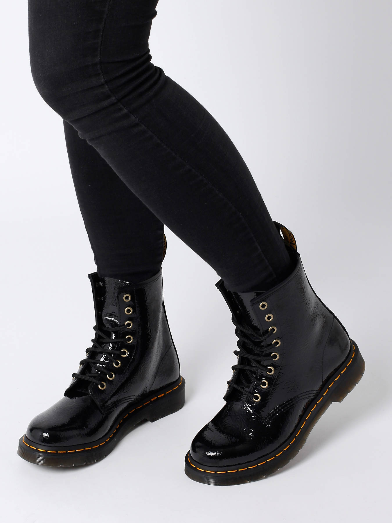 150 of Dr Martens 1460 Black Distresse op edisac.be