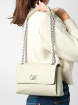 Sac Bandoulire Re-lock Polyester Recycl Calvin klein jeans Beige re-lock K610749-vue-porte