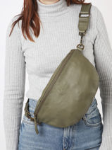Sac Banane Cow Cuir Basilic pepper Vert cow BCOW54-vue-porte
