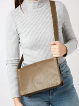 Sac Bandouli�re Boston Cuir Basilic pepper Vert boston BBOS01-vue-porte
