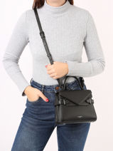 Sac Bandoulire S Double Rabat Emilie Cuir Grain Le tanneur Noir emily TEMI1006-vue-porte