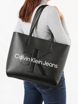 Sac Port paule Sculpted Calvin klein jeans Noir sculpted K610276-vue-porte