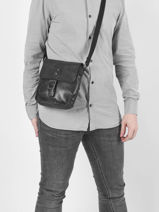 Sac Bandouli�re Traveler Cuir Basilic pepper Noir traveler BTRA03-vue-porte