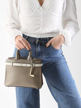 Sac Port� Main Faubourg Cuir Lancel Bleu faubourg A13547-vue-porte