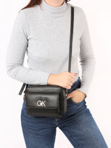 Sac Bandoulire Re-lock Polyester Recycl Calvin klein jeans Noir re-lock K611083-vue-porte