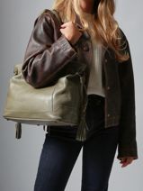 Sac Port paule A4 Cow Cuir Basilic pepper Vert cow 155N-vue-porte