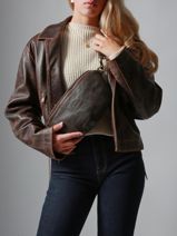 Sac Banane Cow Cuir Basilic pepper Marron cow BCOW55-vue-porte