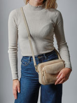 Sac Bandouli�re Velvet Caviar Cuir Milano Beige velvet caviar VC25067-vue-porte