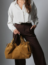 Sac Port paule Chiara Cuir De Saumon Gerard darel Jaune chiara DCS84407-vue-porte