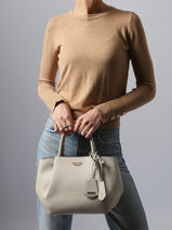 Sac Port Main Amorette Guess Beige amorette BG789806-vue-porte