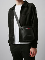 Sac Bandoulire Tommy hilfiger Noir central AM13486-vue-porte