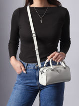 Sac Port� Main Arnela Polyurethane Guess Blanc arnela NY949674-vue-porte