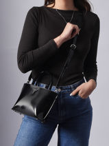 Sac Port� Main Arnela Polyurethane Guess Noir arnela NY949675-vue-porte