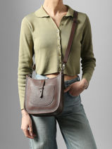 Sac Bandouli�re Caviar Cuir Milano Marron caviar CA25067-vue-porte