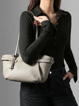 Sac Port� �paule Noelle Guess Gris noelle BG783308-vue-porte