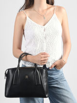 Sac Port� Main Th Essential Polyester Tommy hilfiger Noir th essential AW18532-vue-porte
