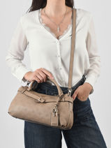 Sac Port� Main Ella Guess Noir ella PD974605-vue-porte