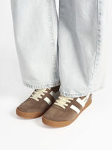 Sneakers En Cuir Gola Marron women CLB538FW-vue-porte
