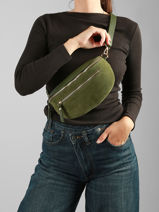 Sac Banane Cuir Milano Vert velvet caviar VC24111-vue-porte