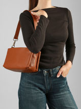 Sac Bandouli�re Caviar Cuir Milano Beige caviar CA25066O-vue-porte