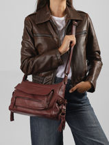 Sac Bandouli�re Cow Cuir Basilic pepper Rouge cow BCOW86-vue-porte