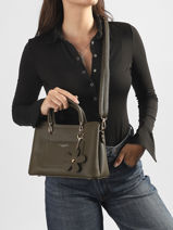 Sac Bandouli�re Grained Flora & co Vert grained H6931-vue-porte