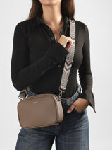 Sac Bandouli�re Grained Flora & co Beige grained F6967OR-vue-porte