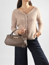 Handtas Carmella Guess Beige carmella PD222505-vue-porte