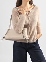Sac Port� �paule Devon Polyurethane Guess Beige devon BG974509-vue-porte