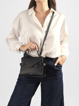 Sac Bandouli�re S Double Rabat Emilie Cuir Grain� Le tanneur Noir emily TEMI1006-vue-porte