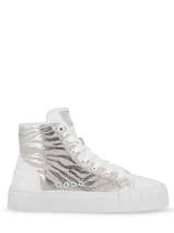 Sneakers-VANESSA WU