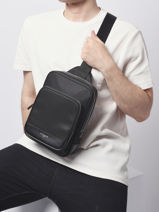 Sac Bandoulire Le tanneur Noir gaspard TGAS2111-vue-porte