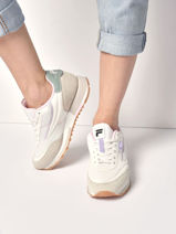 Sneakers-FILA-vue-porte
