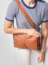 Sac Bandoulire Dewashed Cuir Milano Marron dewashed DE17112-vue-porte