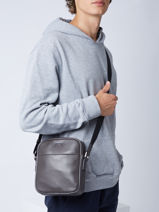 Cross Body Tas Azzaro Bruin trigger AZ906625-vue-porte