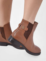 Bottines En Cuir Tommy hilfiger Marron women 6749GVI-vue-porte