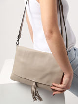 Sac Bandouli�re Caviar Cuir Milano Beige caviar CA21062-vue-porte