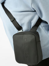 Sac Bandoulire Calvin klein jeans Noir rubberized K510225-vue-porte