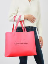 Sac Port paule Sculpted Calvin klein jeans Rose sculpted K610825-vue-porte