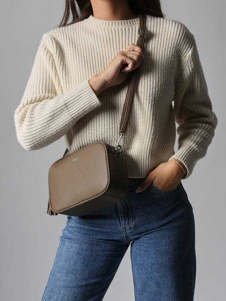 Cross Body Tas Grained Miniprix Bruin grained HOWARD ander zicht 1